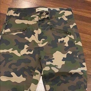 Gap camo zip skinny jeans